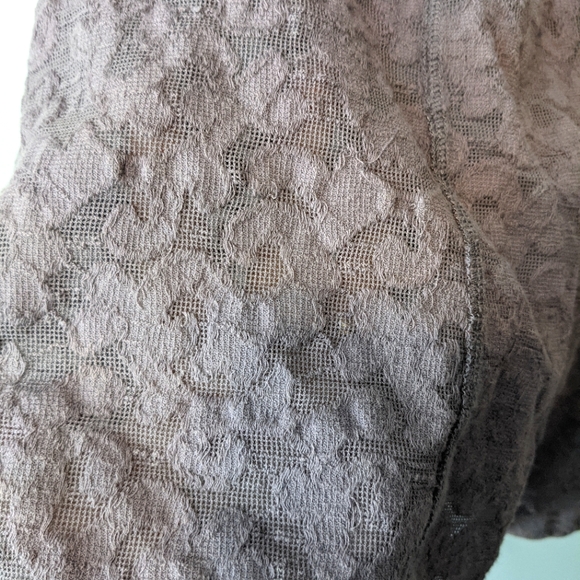 Free People Tank Top Floral Design Scoop Neck Size Medium Lavender - Picture 4 of 7